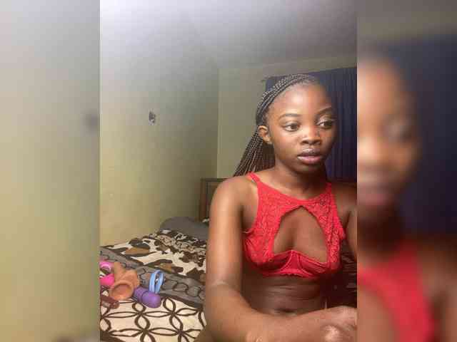 Hotpetite555 webcam