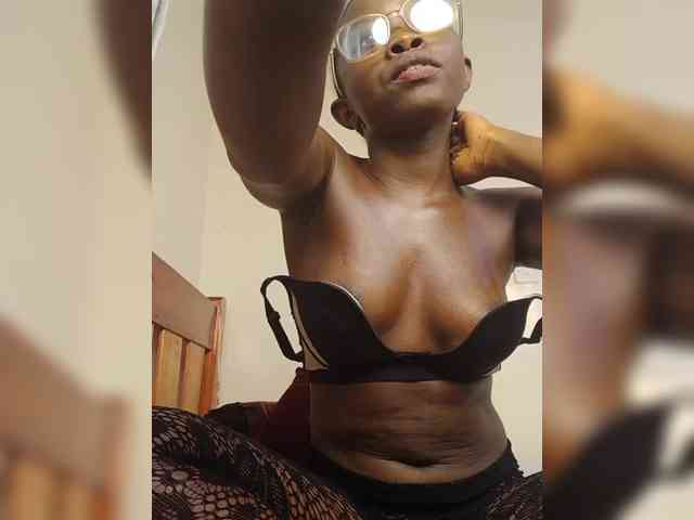 Hotpetite555 webcam
