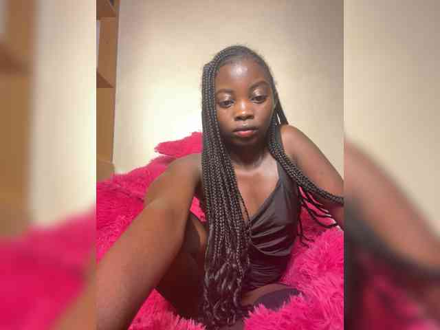 Hotpetite555 webcam