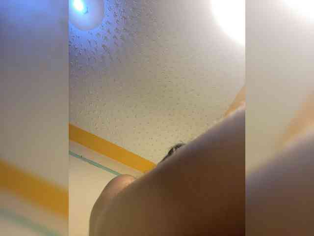 Hotpetite555 webcam