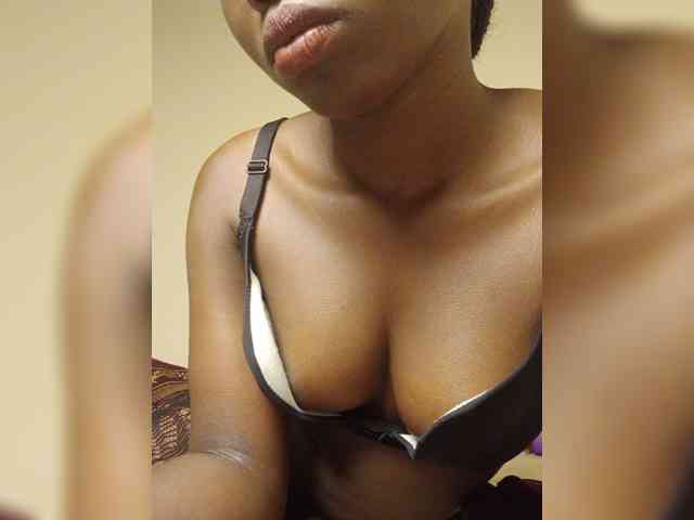 Hotpetite555 webcam