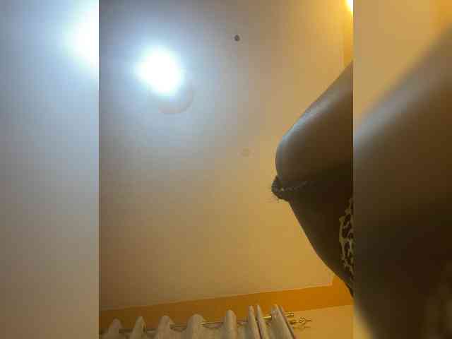 Hotpetite555 webcam