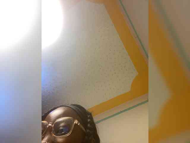 Hotpetite555 webcam