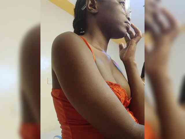 Hotpetite555 webcam