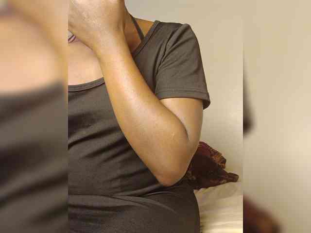 Hotpetite555 webcam