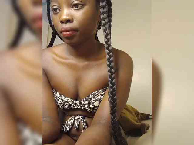 Hotpetite555 webcam