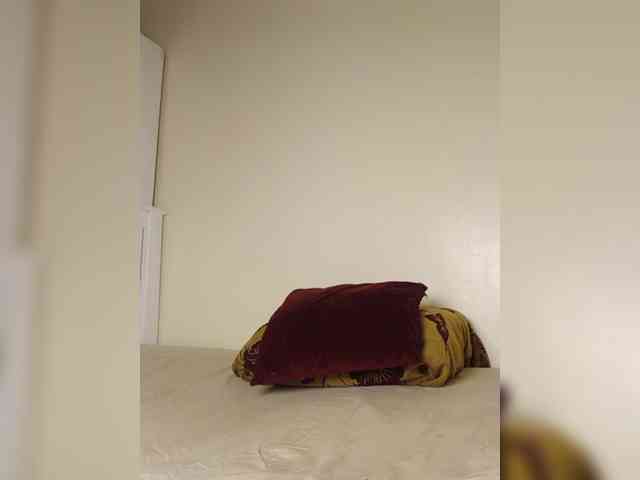 Hotpetite555 webcam