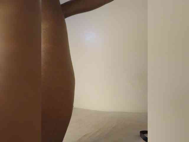 Hotpetite555 webcam