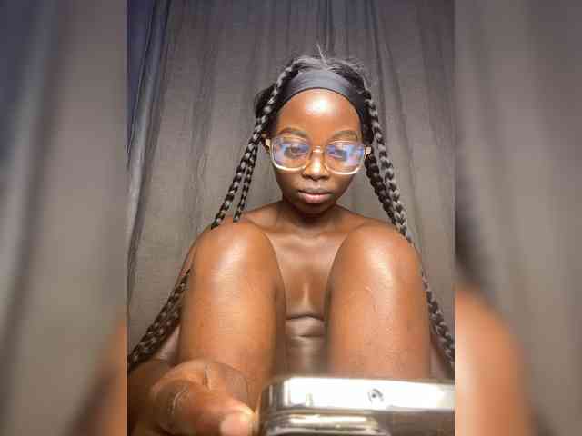 Hotpetite555 webcam