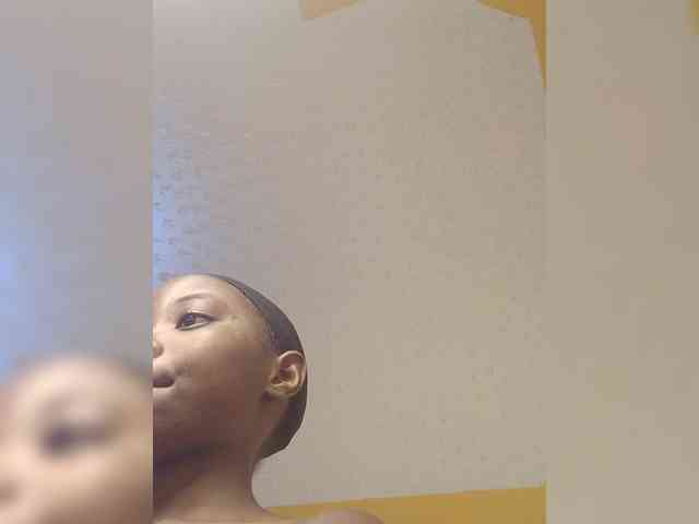Hotpetite555 webcam