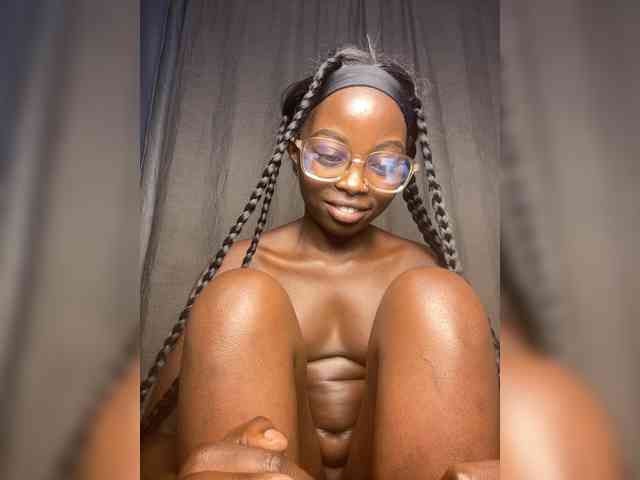 Hotpetite555 webcam