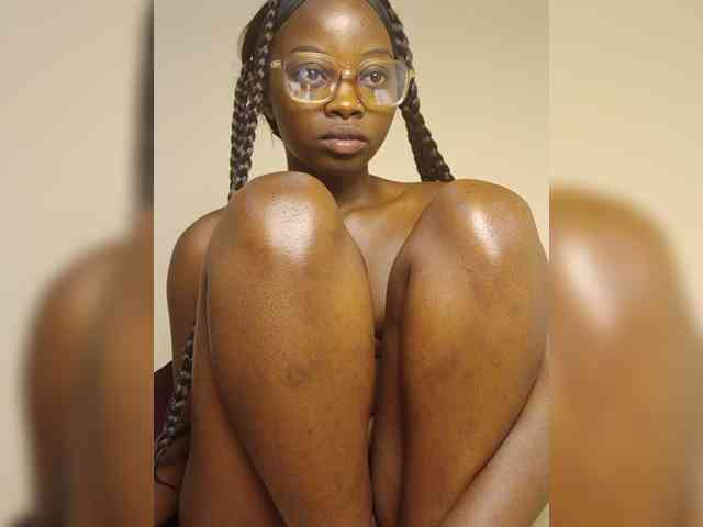Hotpetite555 webcam