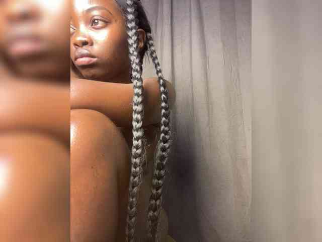 Hotpetite555 webcam