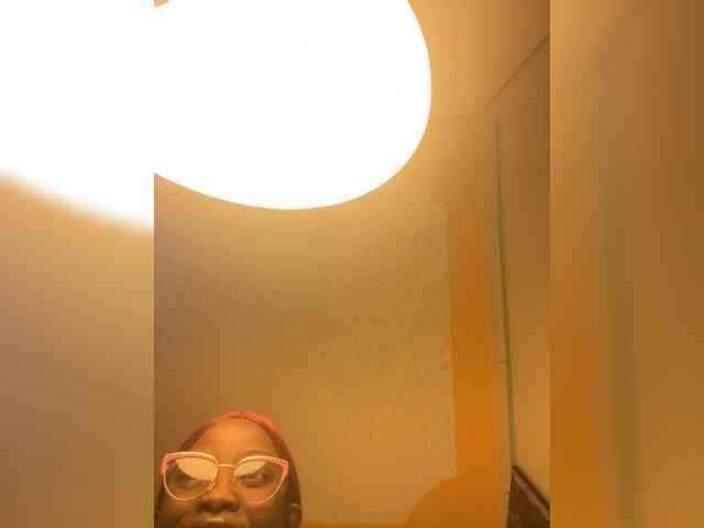 Hotpetite555 webcam