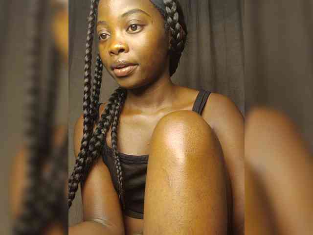 Hotpetite555 webcam