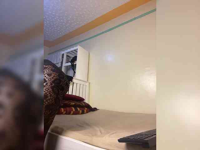 Hotpetite555 webcam