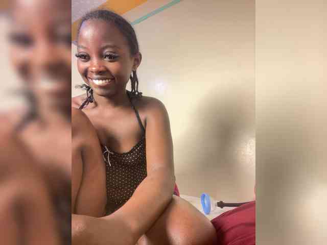 Hotpetite555 webcam