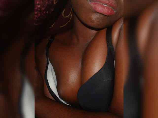 Hotpetite555 webcam