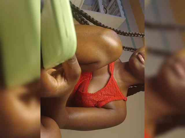 Hotpetite555 webcam