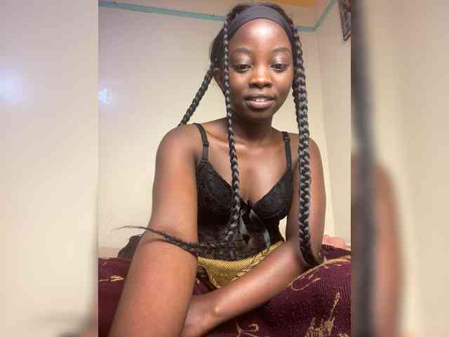 Hotpetite555 webcam