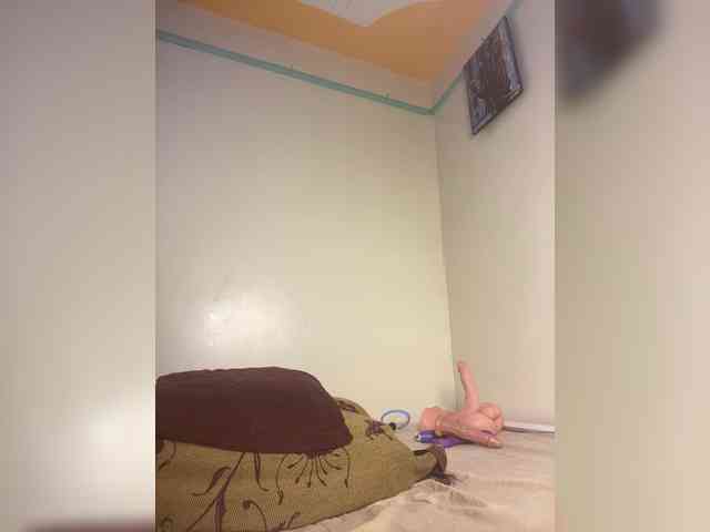 Hotpetite555 webcam