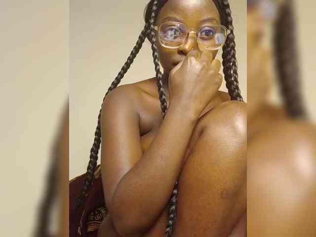 Hotpetite555 webcam
