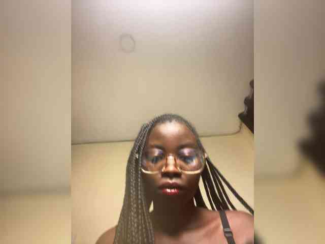 Hotpetite555 webcam
