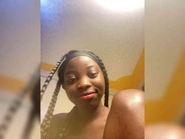 Hotpetite555 webcam