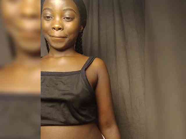 Hotpetite555 webcam