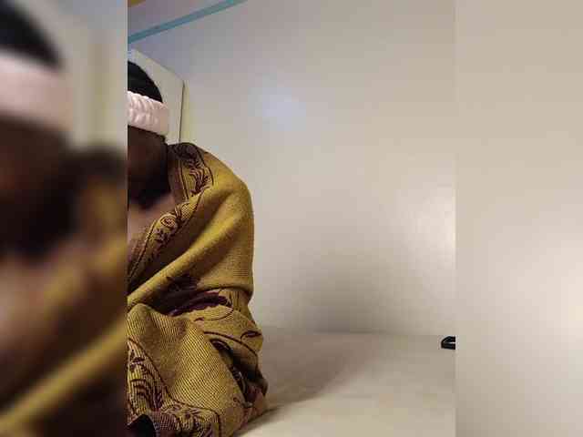 Hotpetite555 webcam