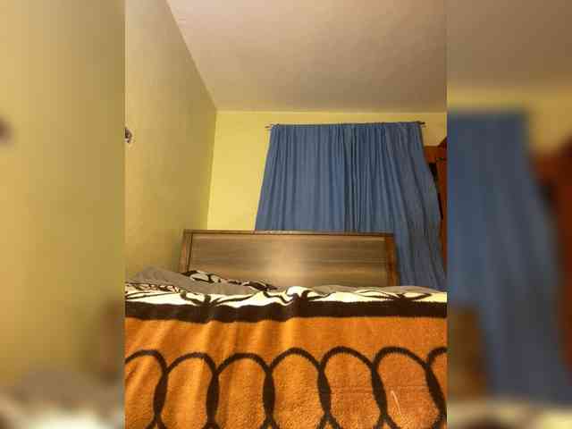 Hotpetite555 webcam