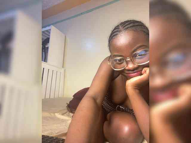 Model: Hotpetite555