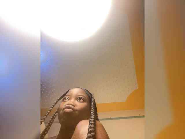 Hotpetite555 webcam