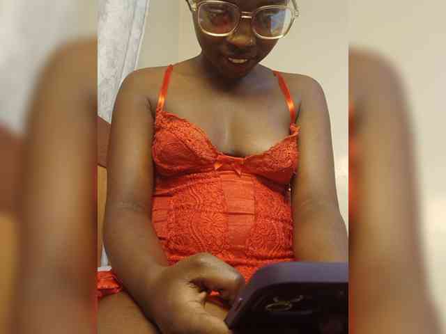 Hotpetite555 webcam