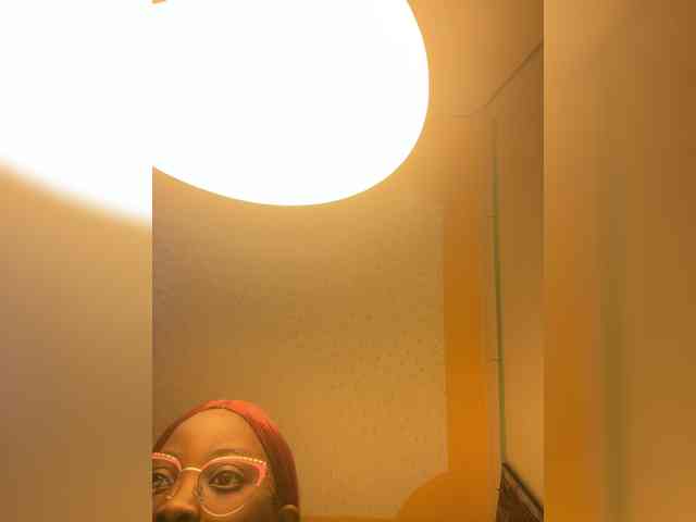 Hotpetite555 webcam