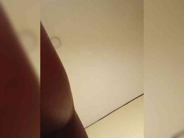 Hotpetitechic webcam