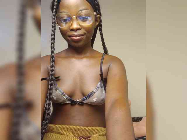 Hotpetite555 webcam
