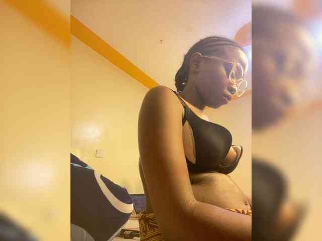 Hotpetite555 webcam