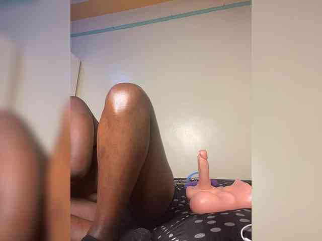 Hotpetite555 webcam