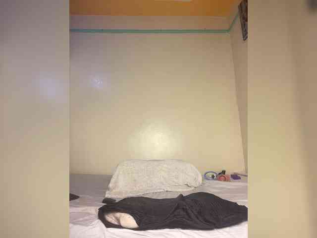 Hotpetite555 webcam