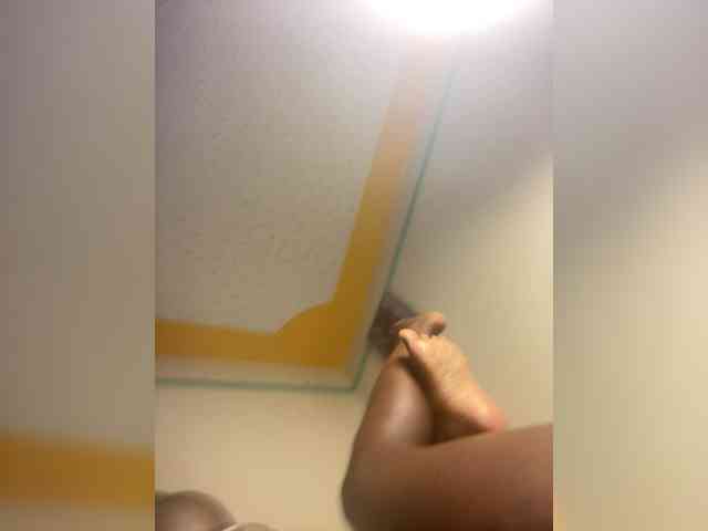 Hotpetite555 webcam