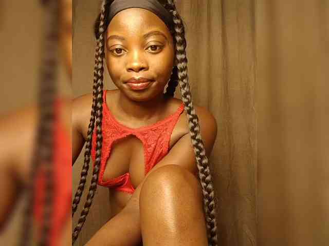 Hotpetite555 webcam