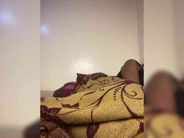Hotpetite555 webcam