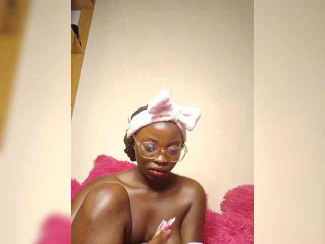 Hotpetitechic webcam