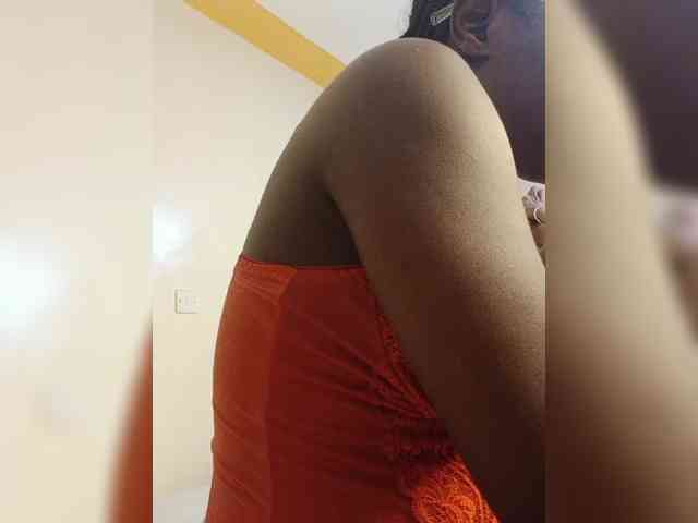 Hotpetite555 webcam