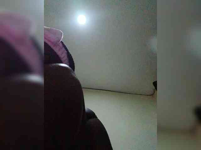 Hotpetitechic webcam