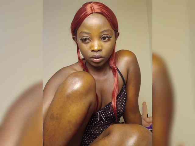 Hotpetite555 webcam