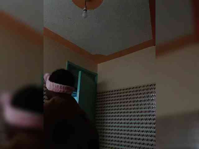 Hotpetite555 webcam