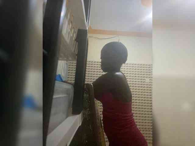 Hotpetite555 webcam