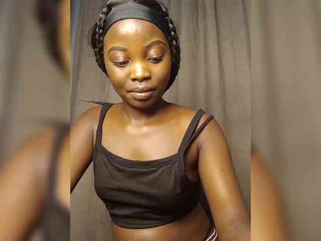 Hotpetite555 webcam